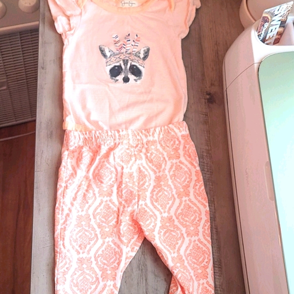 Peach 2-piece outfit - Picture 1 of 4